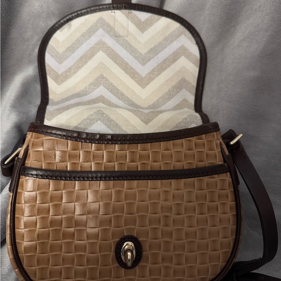 Dooney & Bourke Claremont Tan and Brown Woven Embossed Field Bag Crossbody. - Picture 12 of 12